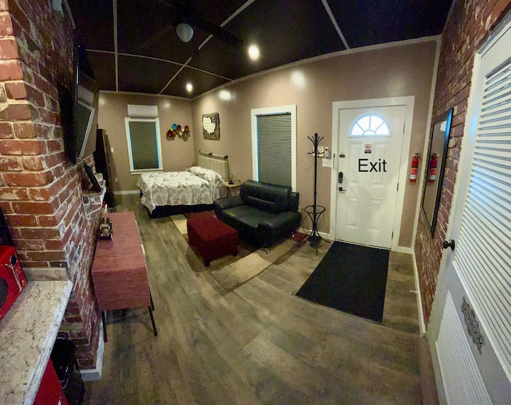 Private, Cozy And Centrally Located. - Columbia