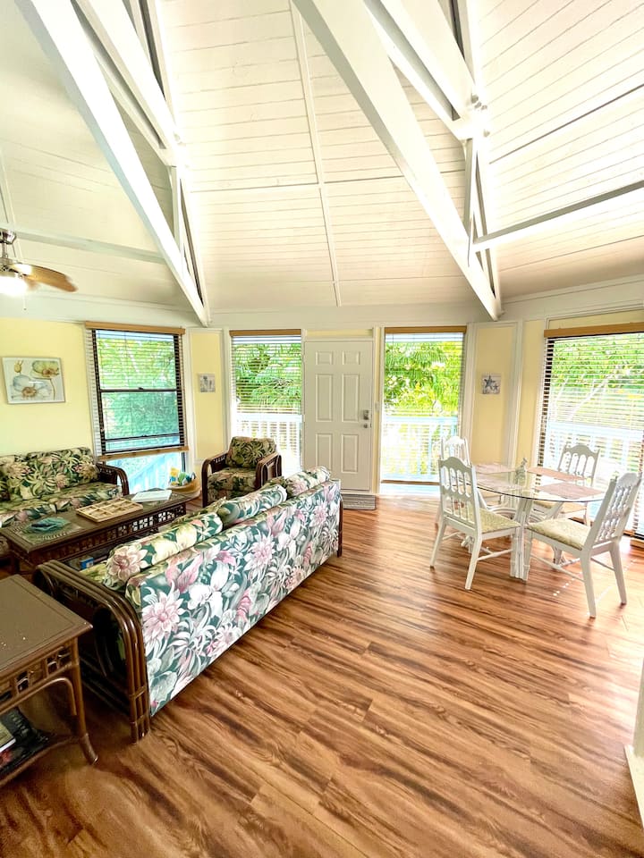 Tuna Canyon Treehouse, Waterfront, Docks & Pool - Freeport