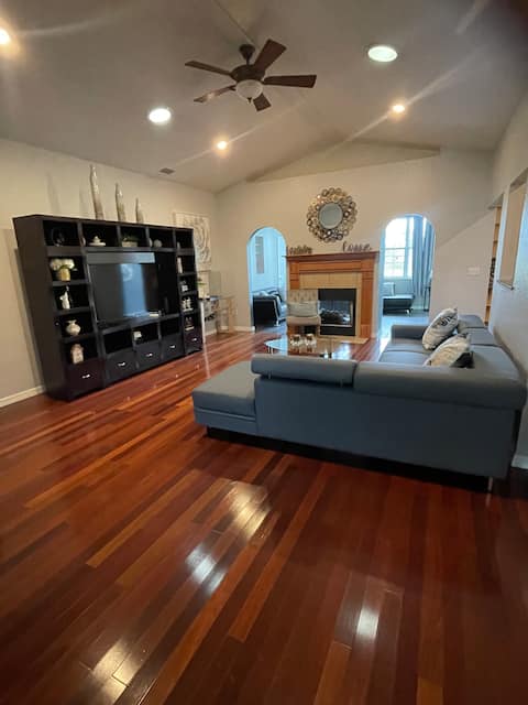 Top performing Airbnb: Charming Lakeland Home in Lakeland
