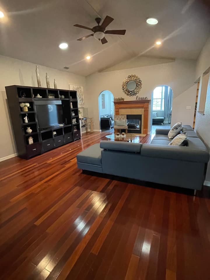 Charming Lakeland Home - Lakeland, FL