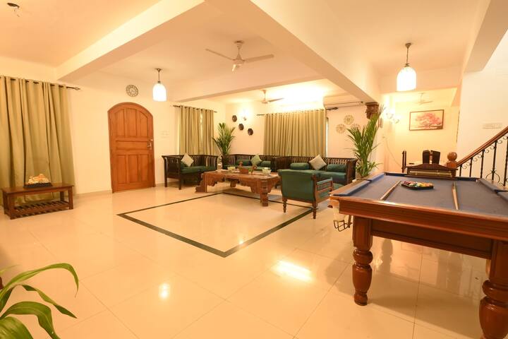 Living room image 7