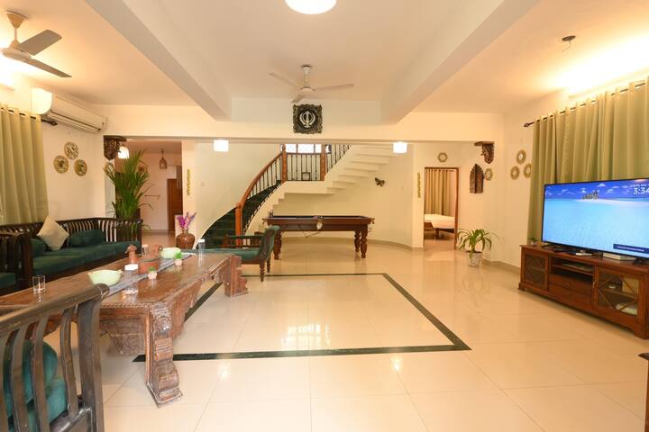 Living room image 8
