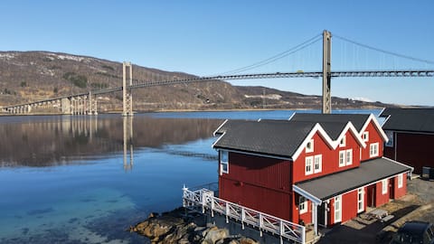 Lake house by Tjeldsundet
