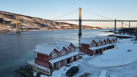 Lake house by Tjeldsundet