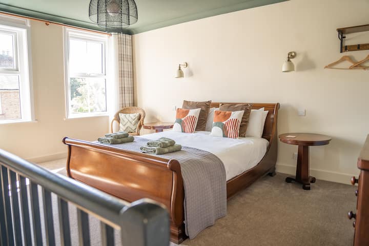 This Bed is situated in Oak Tree Tower 