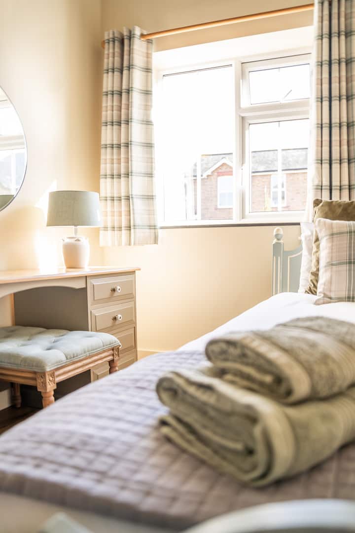 Second bedroom in Maple Lodge 