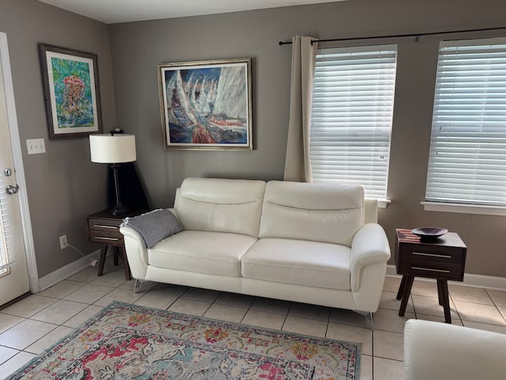 Walk Everywhere! Steps From The Beach! - Gulf Shores, AL