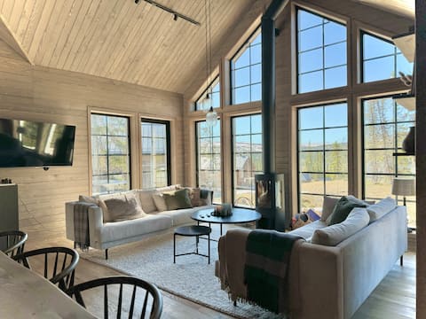 Successful Airbnb property: Vemdalsporten - Cozy cottage 3 minutes from Skalet in Härjedalen