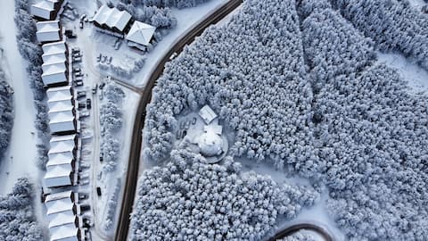 The Dome Home: Firepit, Hot Tub, Across from Lift