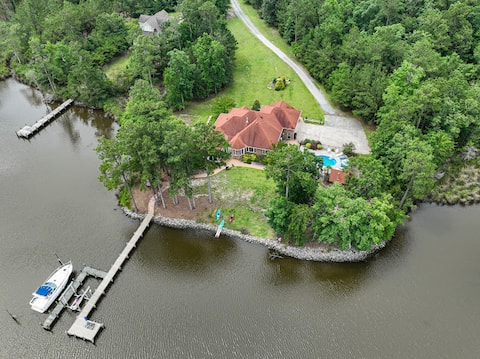 Waterfront Mansion - Pool, Dock, Gameroom, kayaks