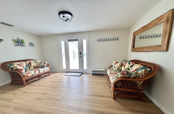 Newly Renovated Home On Canal With Salt Water Pool - Manasota Key, FL