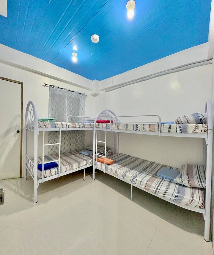 2 bunk beds with 4 single beds