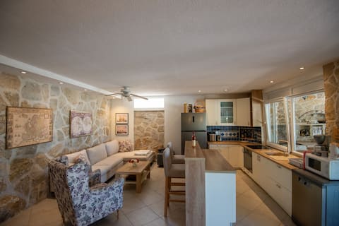 Popular Airbnb listing: Villa Vesla in Radovići