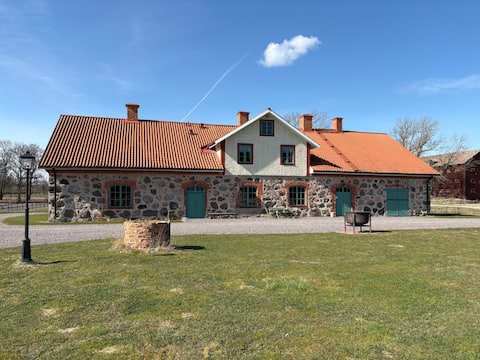 Charming and nice Smedjan, Biby Gård (6 double rooms)