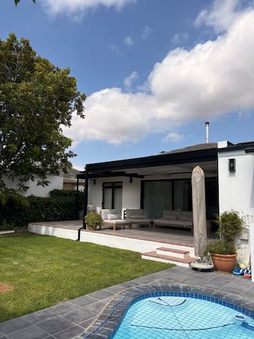 Sunny Family Home, indoor/outdoor flow & Solar