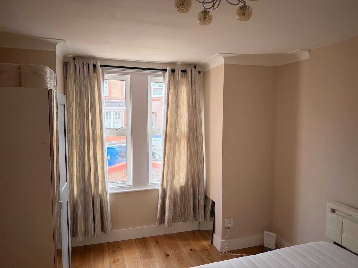 Double room close to University Hospital, parking - Houses for Rent in ...