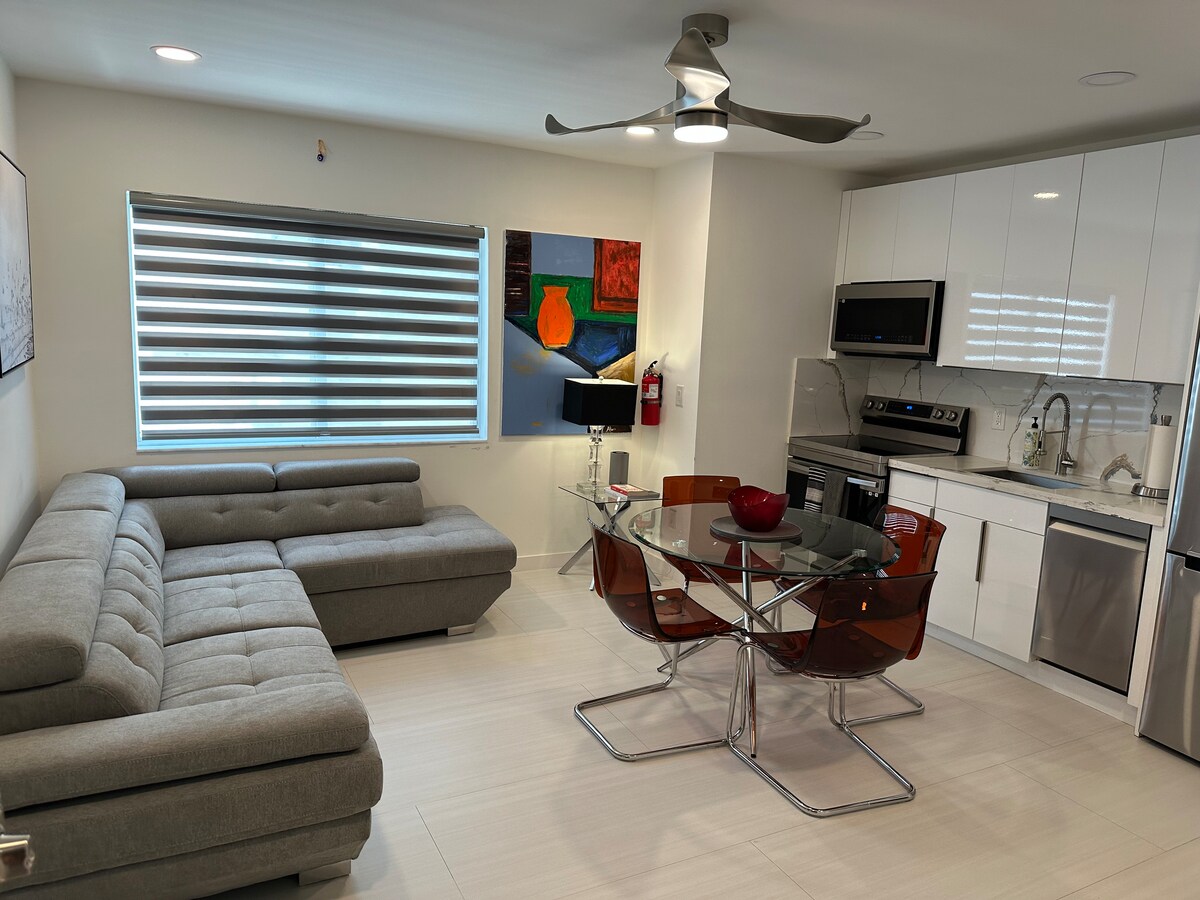 Top performing Airbnb: MAR@ Caffe in Miami Beach