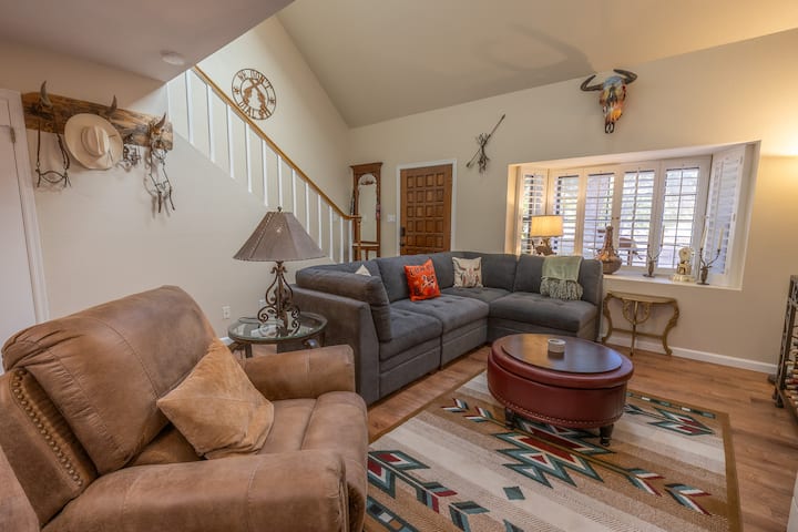 Uptown Cowboy - Best Location & Majestic Views! - Sedona, AZ