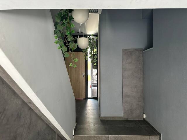 T&T – Modern & Stylish Retreat gallery image 2