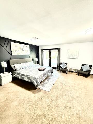 20% DiScOuNT- NeAr strip, 4Bdr 3.5-Bth pool &Jacuz gallery image 5