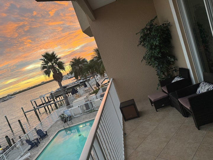3 Bedroom Townhouse With Pool - Clearwater Beach