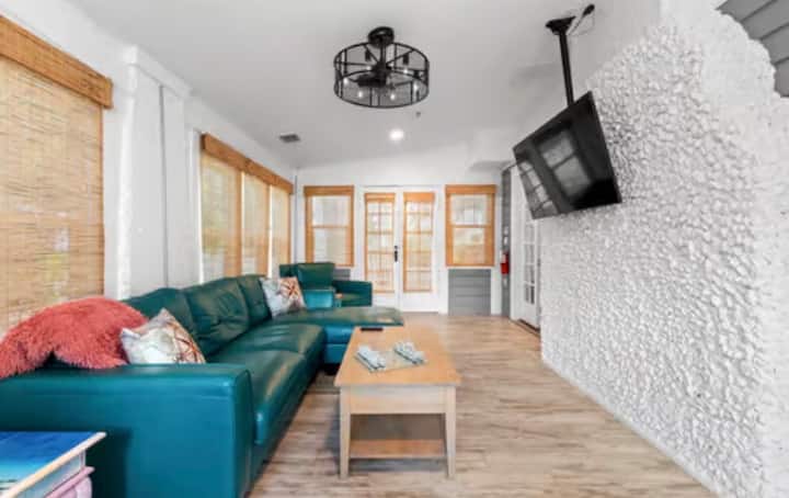 The Helios Suite ~ Blue Bayou Inn - Tarpon Springs, FL