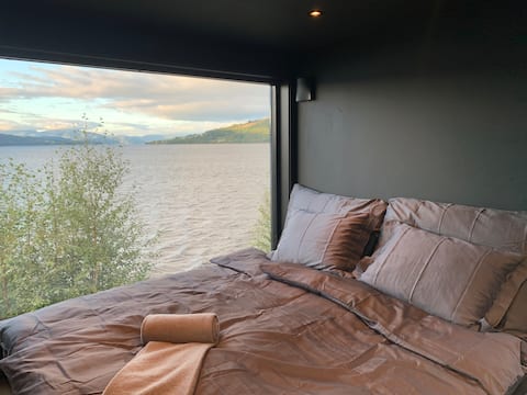 Top Airbnb: Hideaway by the fjord with hot tub 25 min from Bergen in Åsane