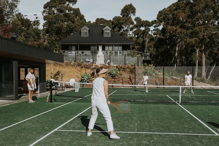 The Chalet & The Pavilion – Tennis Court & Sauna