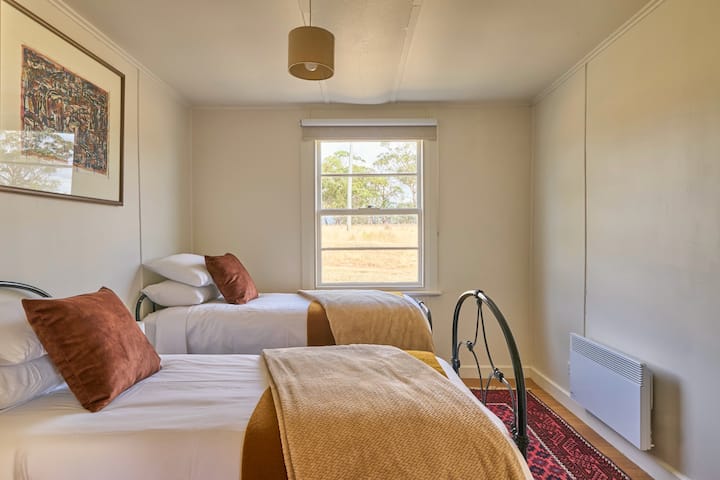 Twin room at Pip's Place