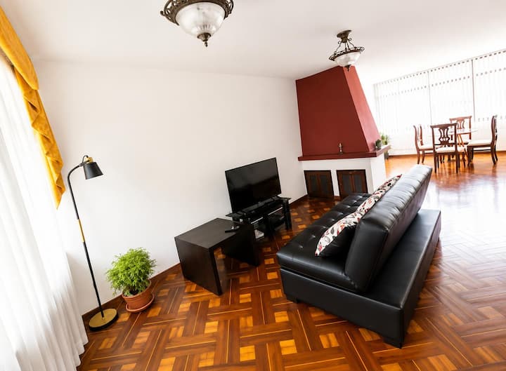 Clean And Security House In Quito's Heart - キト