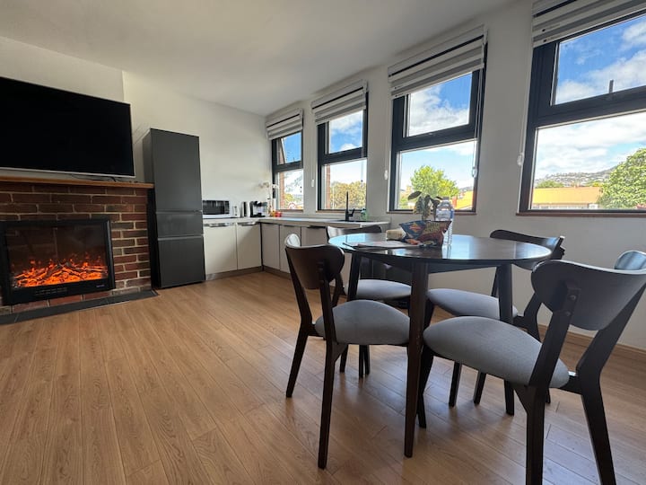 Cozy Apartment - Walk To City (1 Queen Bed) - Hobart