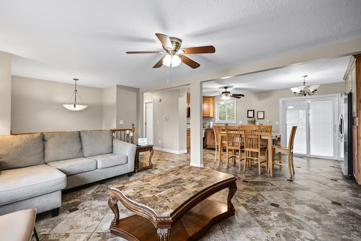 Beautiful Home In Layton - Farmington, UT