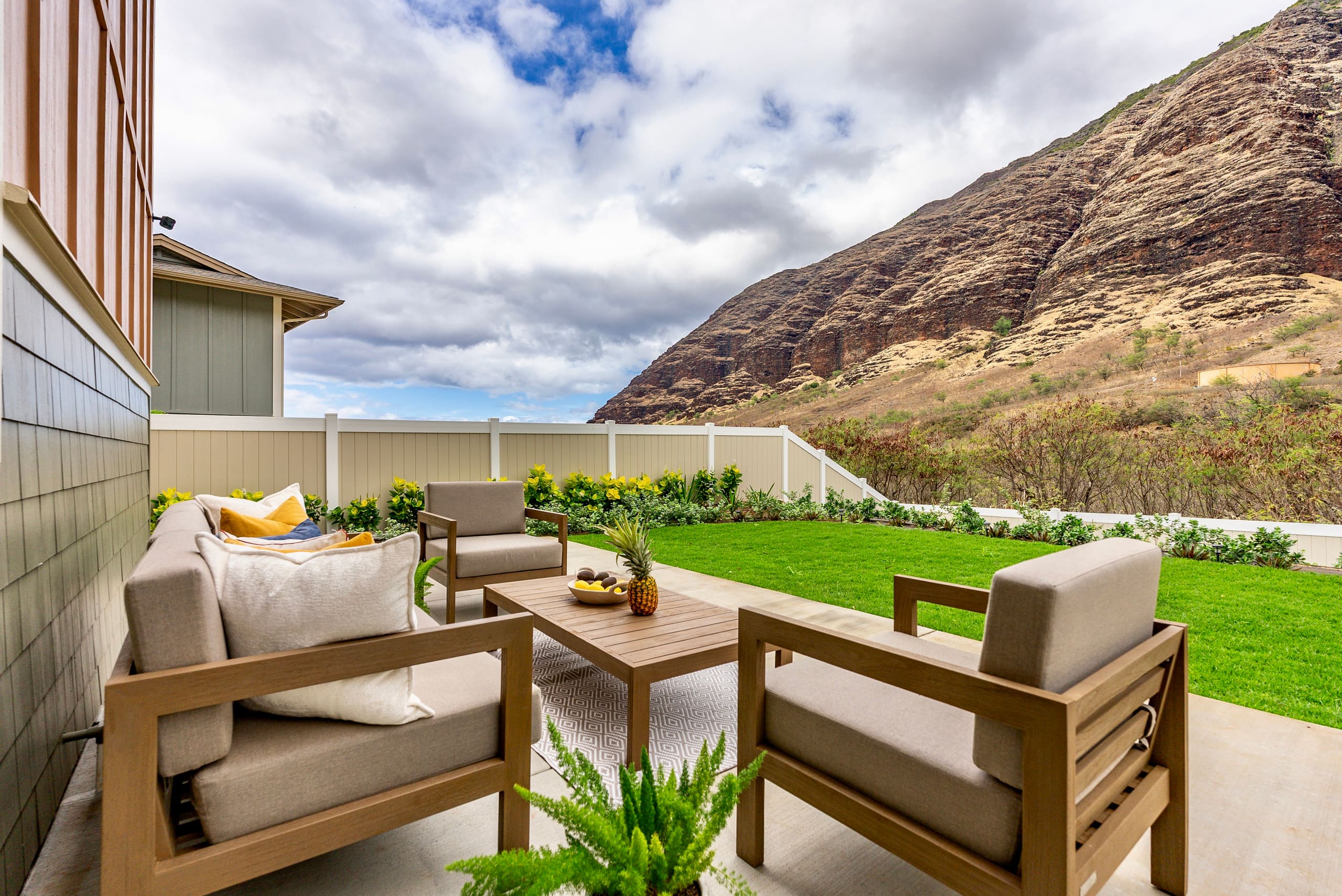 Home in Waianae · ★4.94 · 4 bedrooms · 7 beds · 2.5 private baths - Image 32