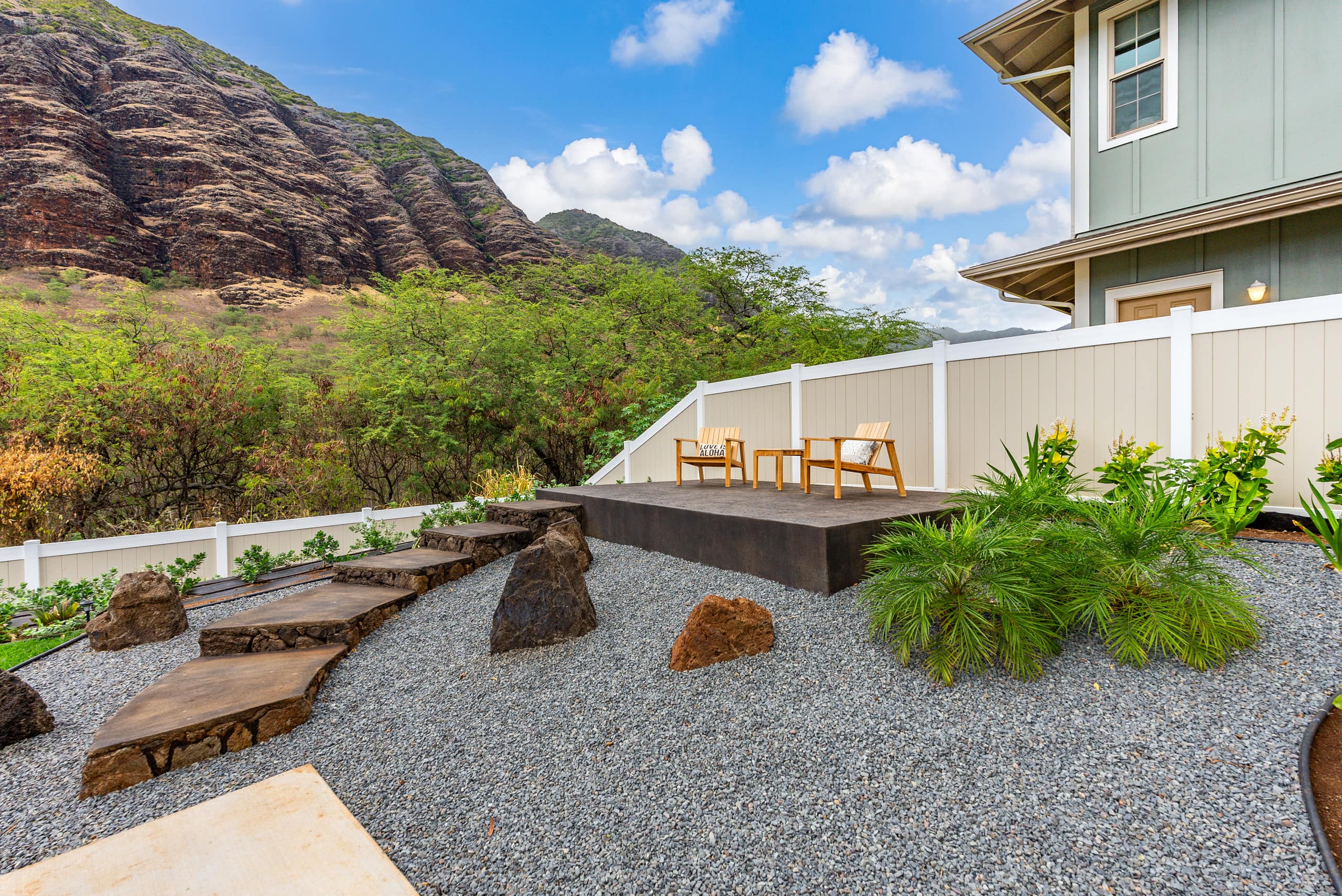 Home in Waianae · ★4.94 · 4 bedrooms · 7 beds · 2.5 private baths - Image 36