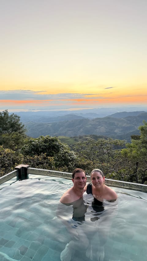 Monteverde Chameleon Suite with Jacuzzi, Pool, and Sauna.