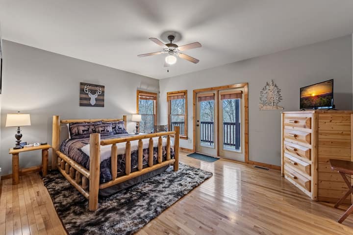 Master Queen bedroom on the main (middle) level with remote control TV and En Suite attached bathroom and closets.  Double doors also go out to the rear deck directly from the bedroom