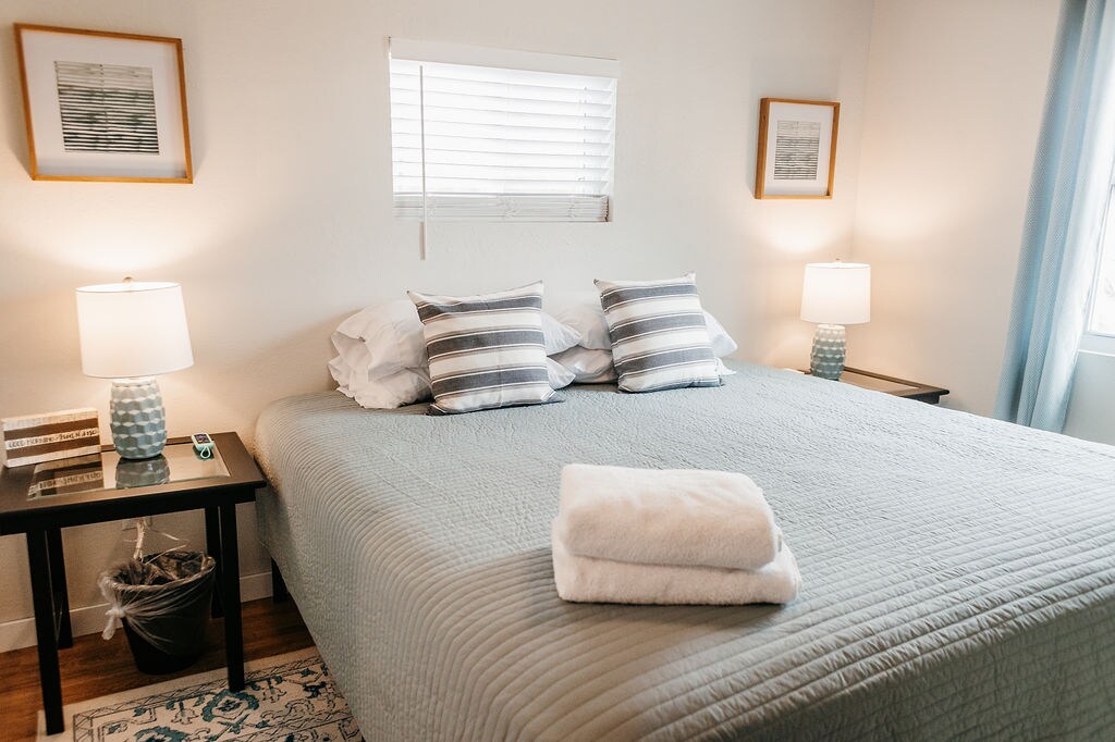 Dhomë e gjelbër - King - Brooklyn Bedding Luxury Cushion Firm - W/ 50" Smart TV