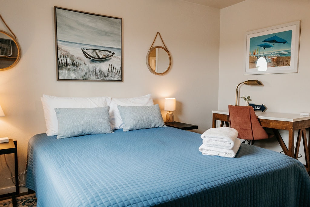 Dhomë blu - dyshek hibrid i mesëm dopio me hapësirë pune