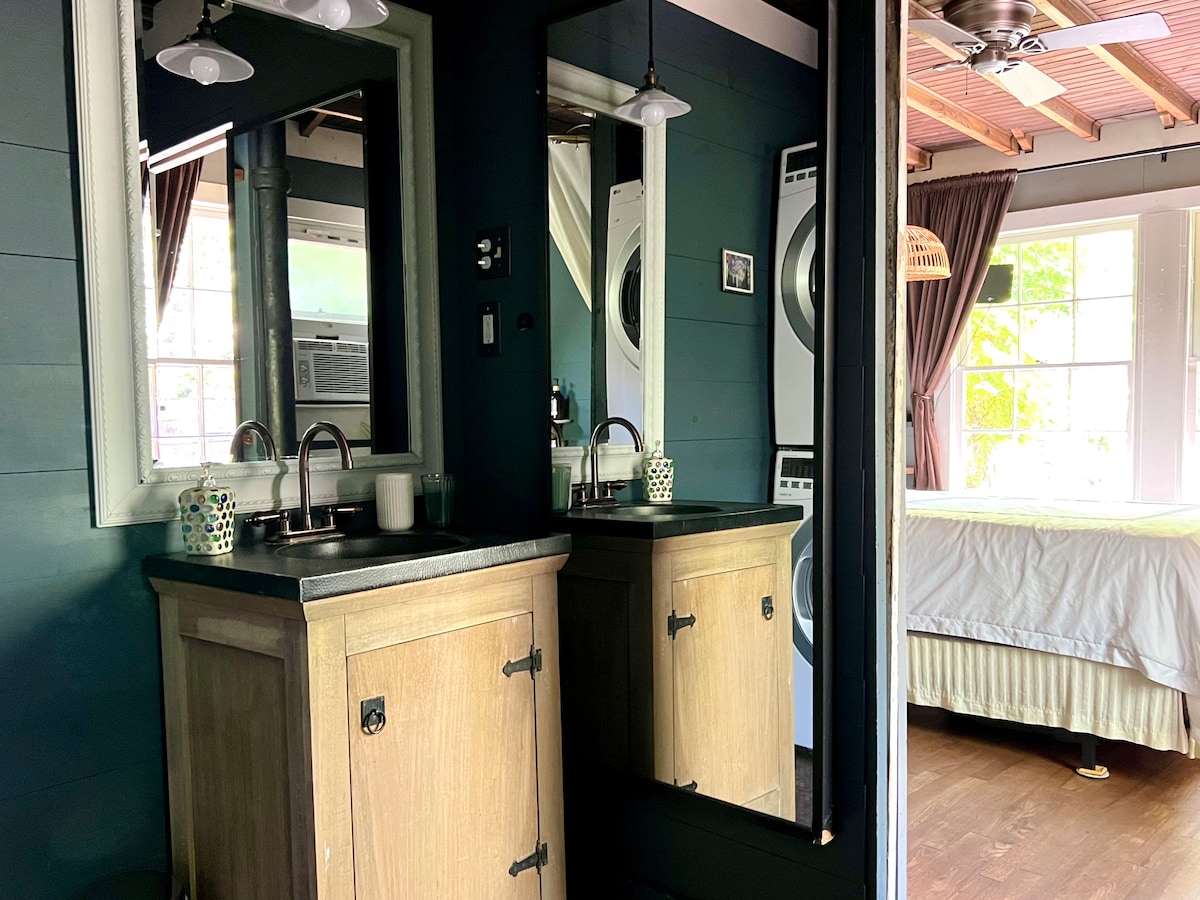 Cozy Austin Cottage | Walk to Shops & Coffee