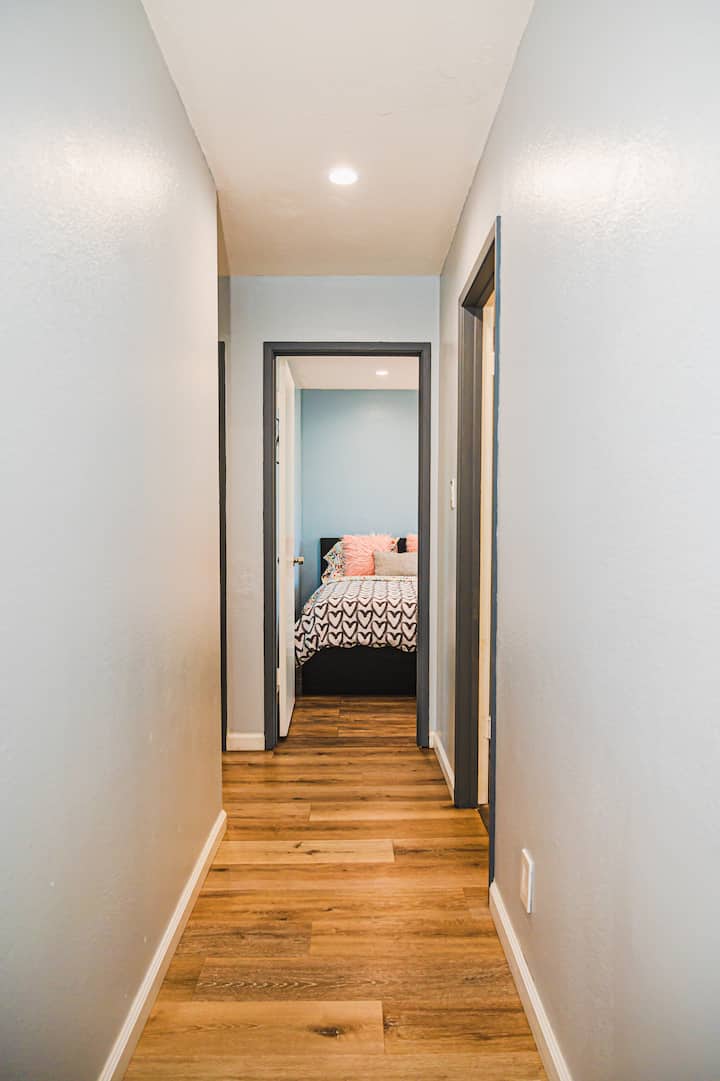 Დერეფანში გასეირნება მთავარ საძინებლამდე 