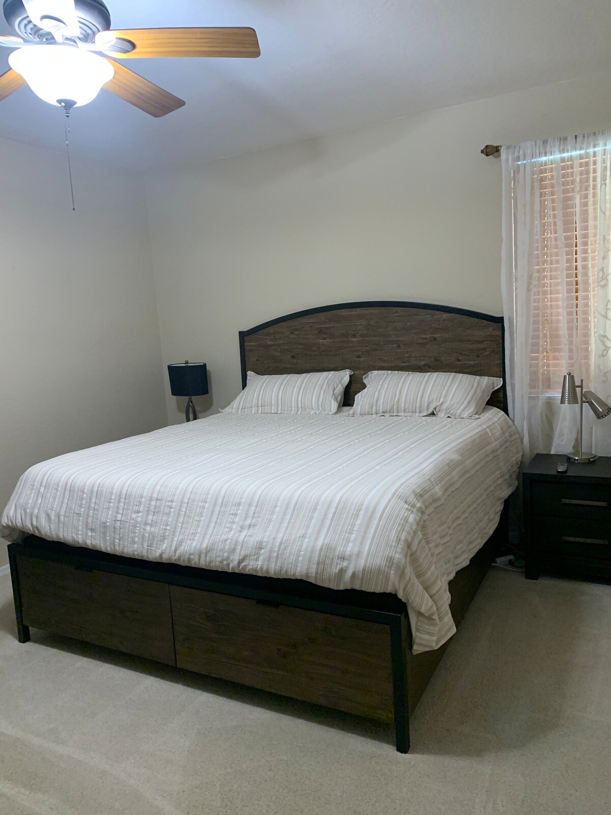 Виолетов душек со големина на брачен кревет (поделен брачен кревет) 