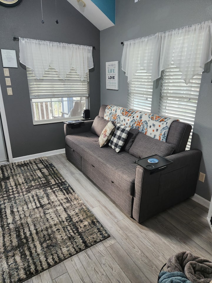Tiny Blue Lake House - Conroe, TX
