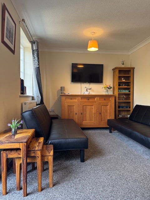 Large | Sleeps 14 | 3 bathroom | Parking | Grimsby