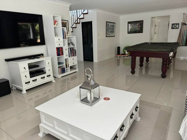 Tweed Riverside Luxury gallery image 4