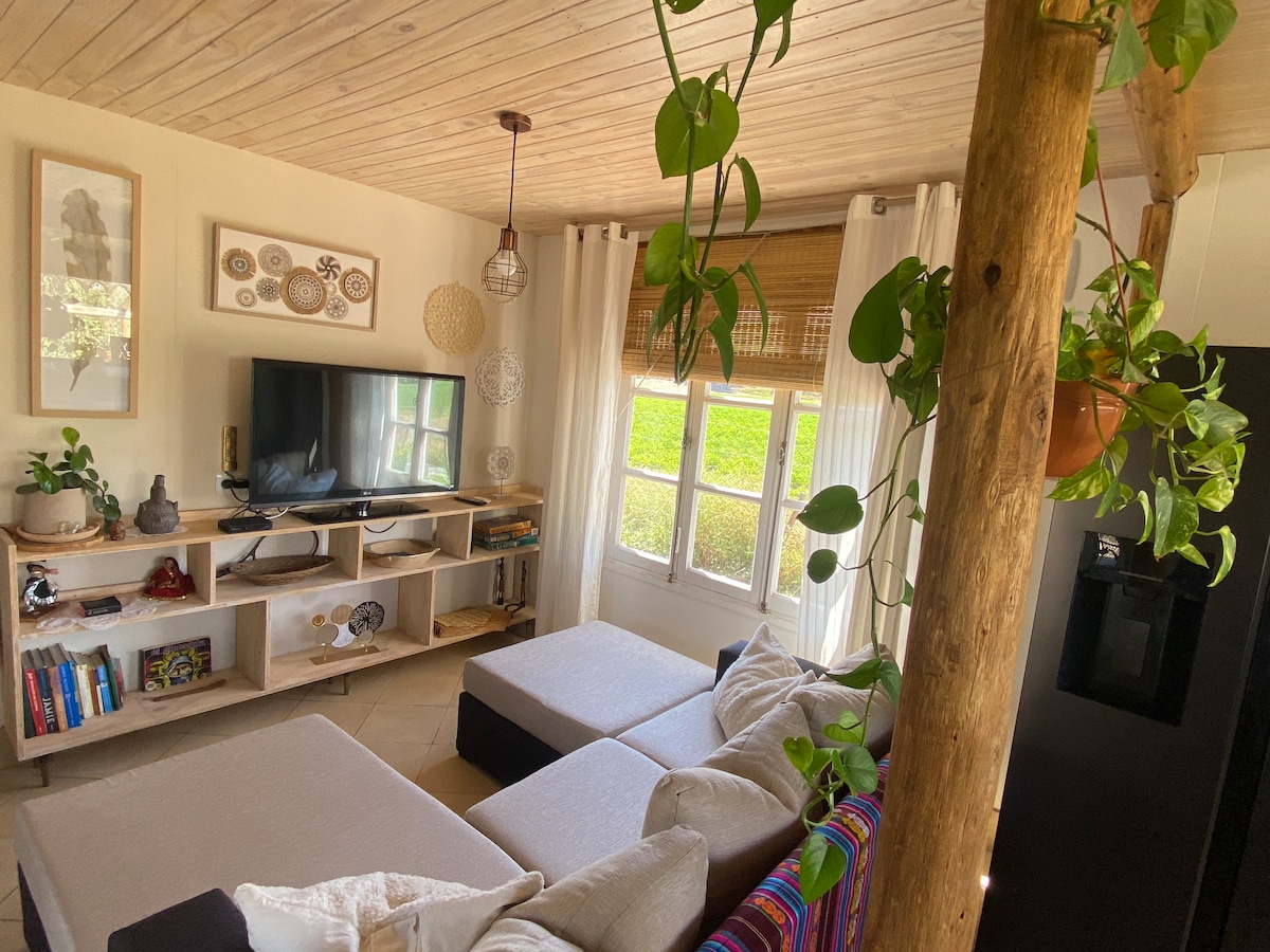 Popular Airbnb listing: Relax with a view of the countryside and the mountains! in Uspallata