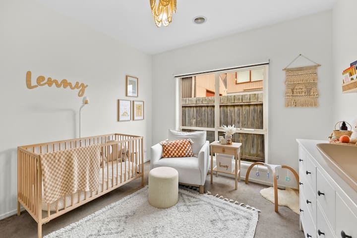 Cama tamaño queen incluida en esta habitación
(No aparece en la foto)