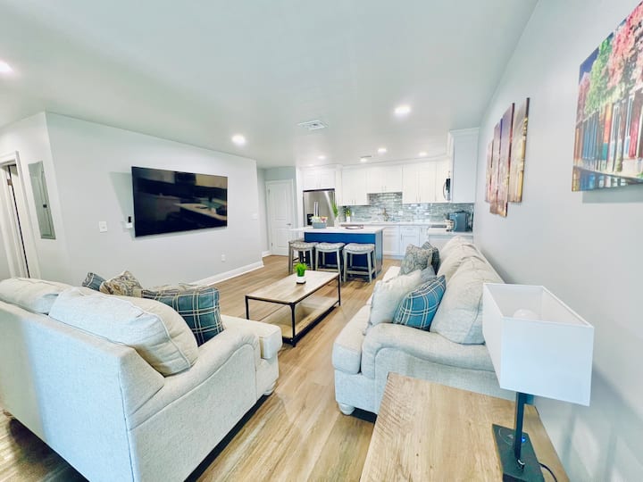 Conveniently Located Contemporary 6 Bed/6 Bath