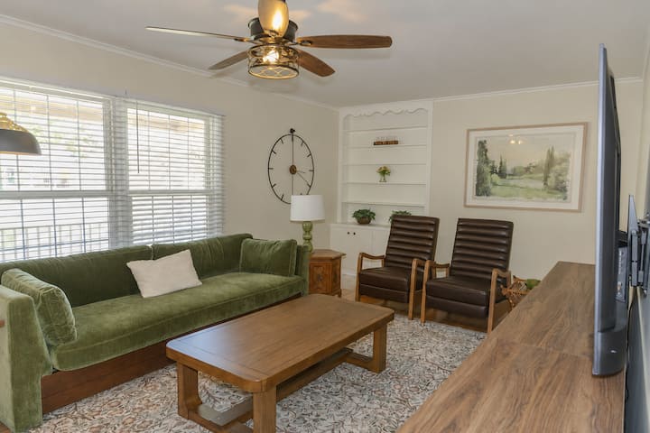 Cozy & Roomy Getaway In Macon | Perfect For Groups - Macon, MO