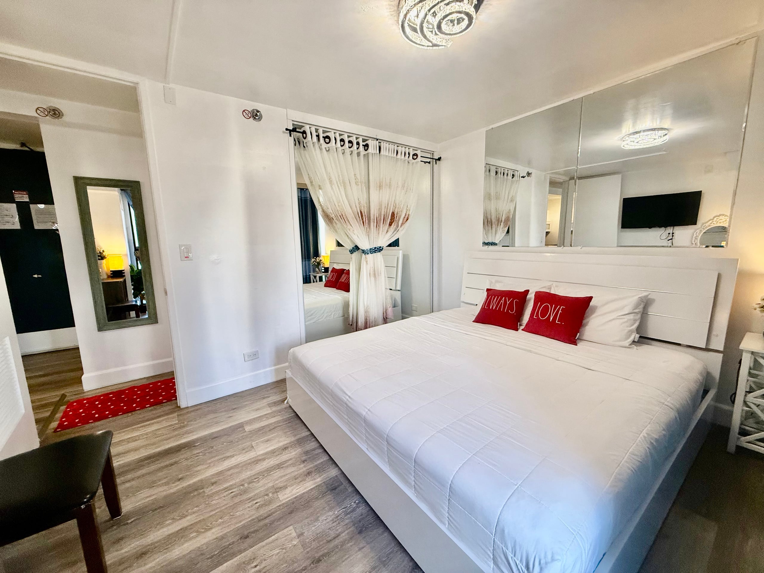 Condo in Honolulu · ★4.83 · 1 bedroom · 3 beds · 1 private bath - Image 37