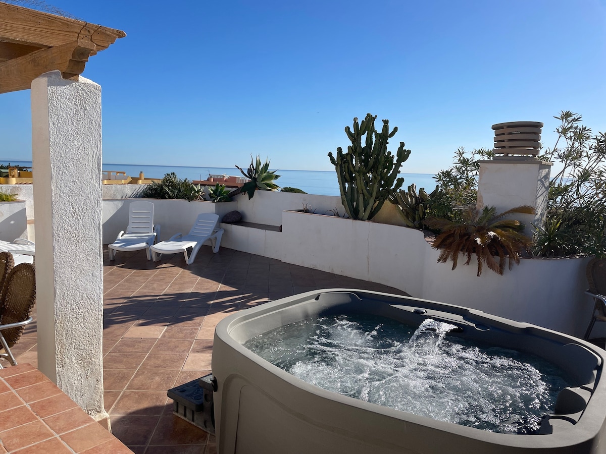 Ático enorme, jacuzzi privado en solárium - Conjuntos residenciales en  alquiler en Fuengirola, Andalucía, España - Airbnb